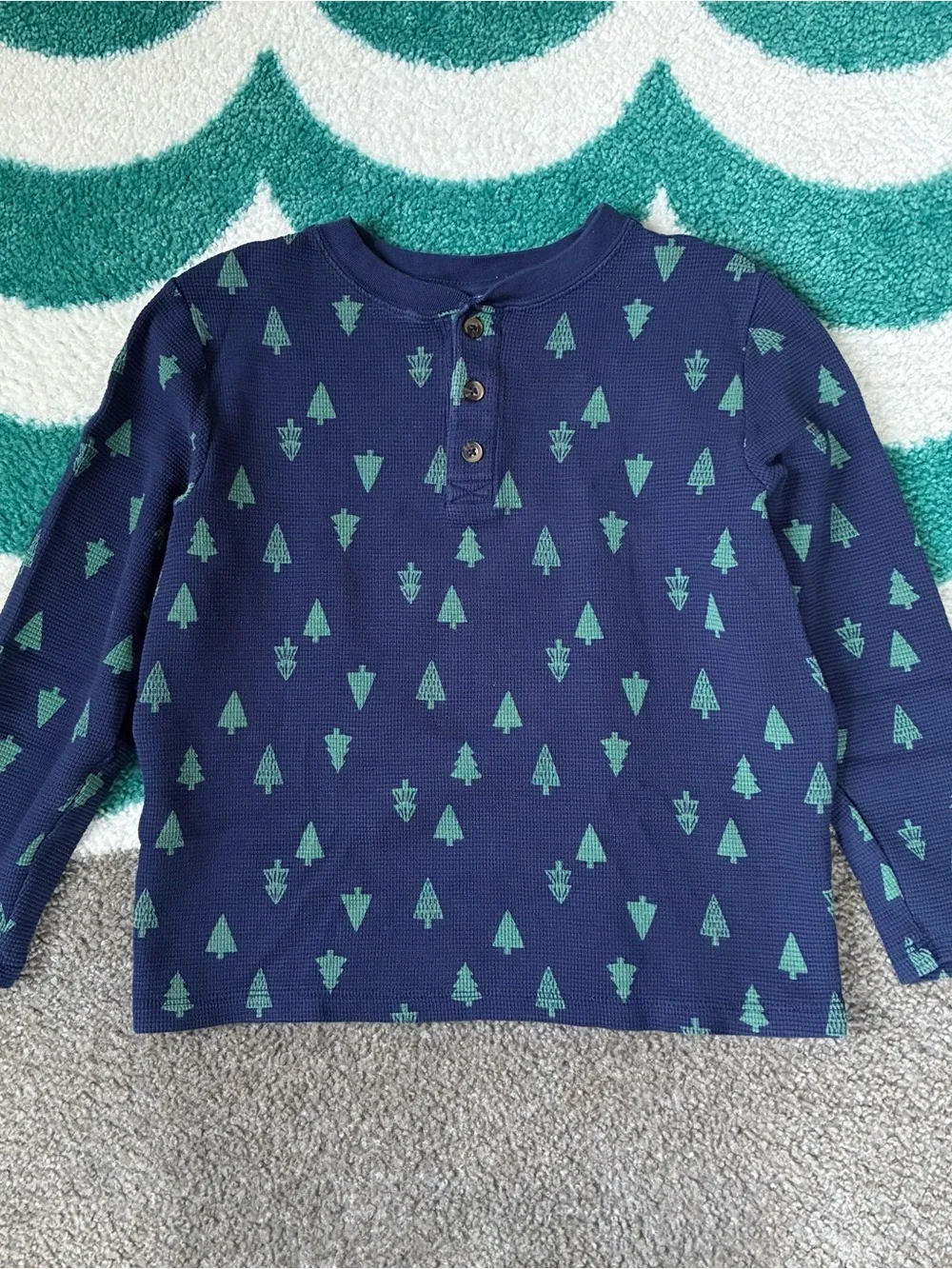 Hanna Andersson Evergreen Trees Thermal Henley Tee (Navy/Green) Size 6-7
